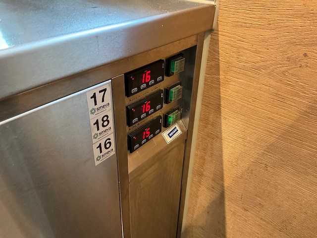 Bar met koelvitrine en koelingen (c) - afbeelding 11 van  20