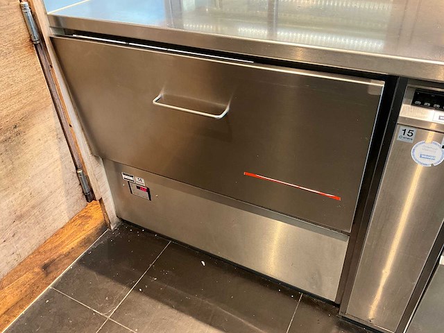 Bar met koelvitrine en koelingen (c) - afbeelding 17 van  20