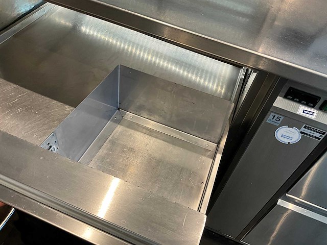 Bar met koelvitrine en koelingen (c) - afbeelding 19 van  20