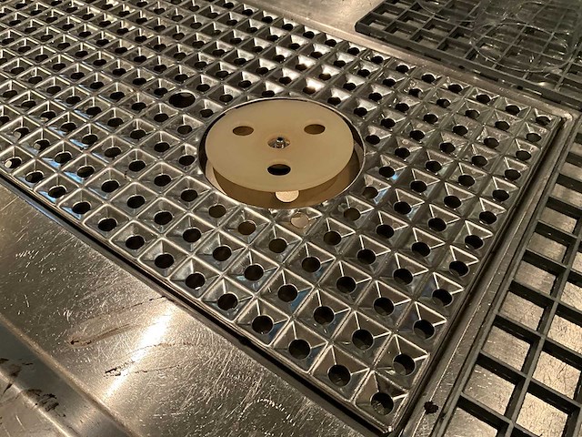 Bar met koelvitrine en koelingen (c) - afbeelding 7 van  19