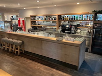 Bar met koelvitrine en koelingen (c)