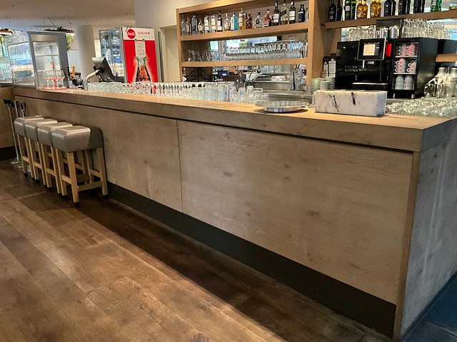 Bar met koelvitrine en koelingen (c) - afbeelding 12 van  19