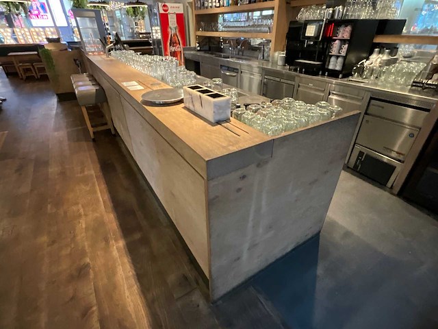 Bar met koelvitrine en koelingen (c) - afbeelding 13 van  19