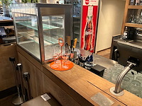 Bar met koelvitrine en koelingen (c) - afbeelding 14 van  19