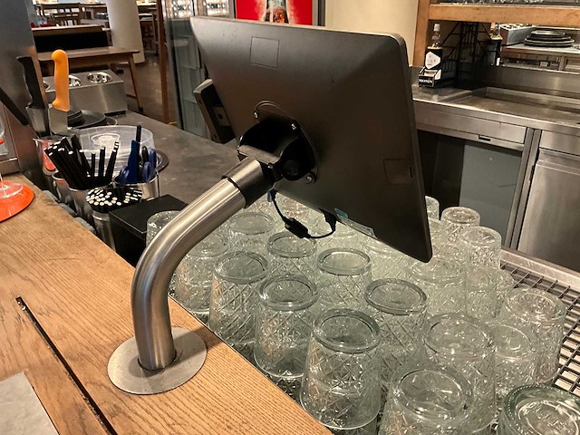 Bar met koelvitrine en koelingen (c) - afbeelding 15 van  19