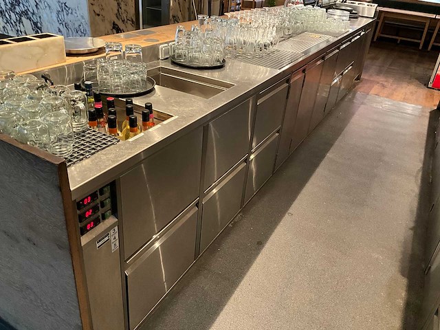 Bar met koelvitrine en koelingen (c) - afbeelding 18 van  19