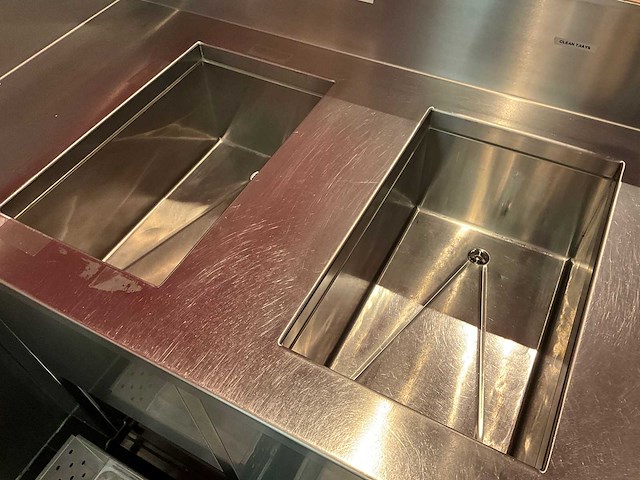 Bar met koelvitrine en koelingen (c) - afbeelding 8 van  17