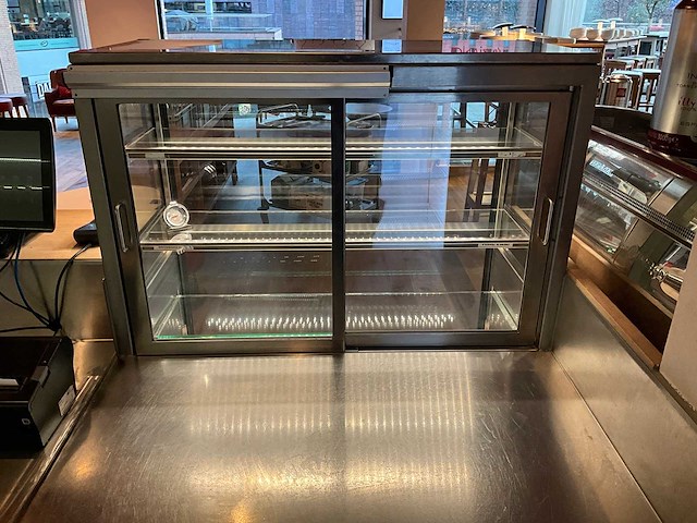 Bar met koelvitrine en koelingen (c) - afbeelding 12 van  17