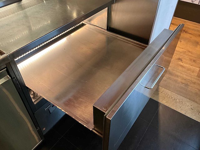 Bar met koelvitrine en koelingen (c) - afbeelding 13 van  17