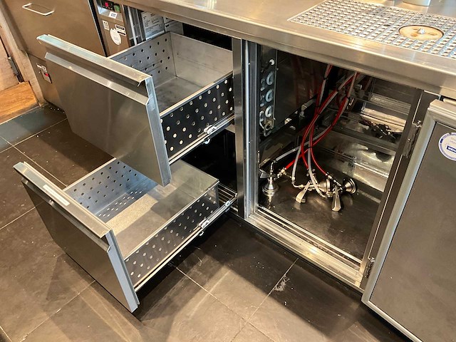 Bar met koelvitrine en koelingen (c) - afbeelding 5 van  20
