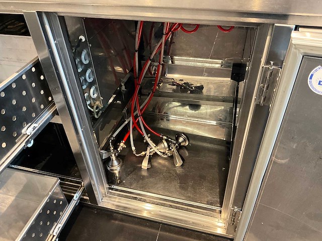 Bar met koelvitrine en koelingen (c) - afbeelding 7 van  20