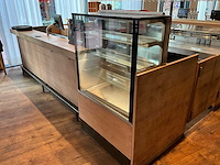 Bar met koelvitrine en koelingen (c) - afbeelding 1 van  20