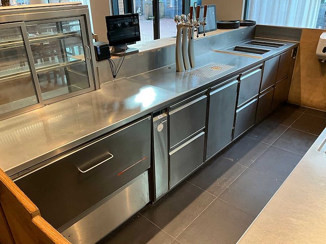 Bar met koelvitrine en koelingen (c) - afbeelding 14 van  20