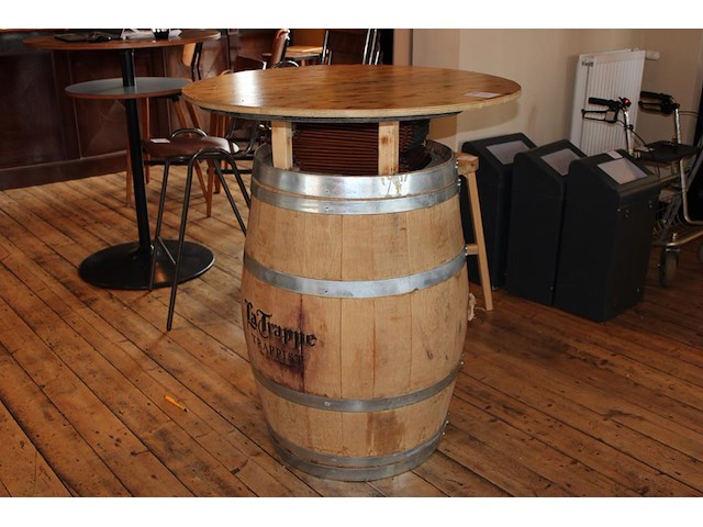 Bar tafel la trappe met doorsnede 92 cm en hoogte 113 cm. - afbeelding 1 van  2