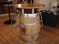 Bar tafel la trappe met doorsnede 92 cm en hoogte 113 cm.