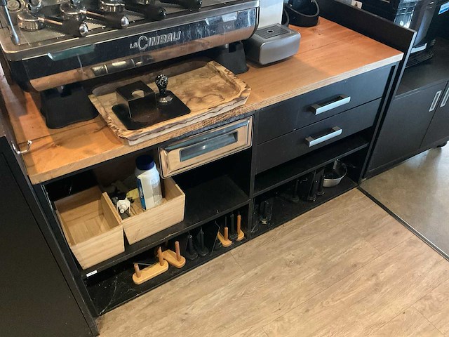 Bar - afbeelding 1 van  11