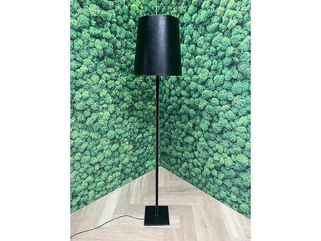 Barbara balami - zwarte, kunstleren vloerlamp - afbeelding 2 van  10