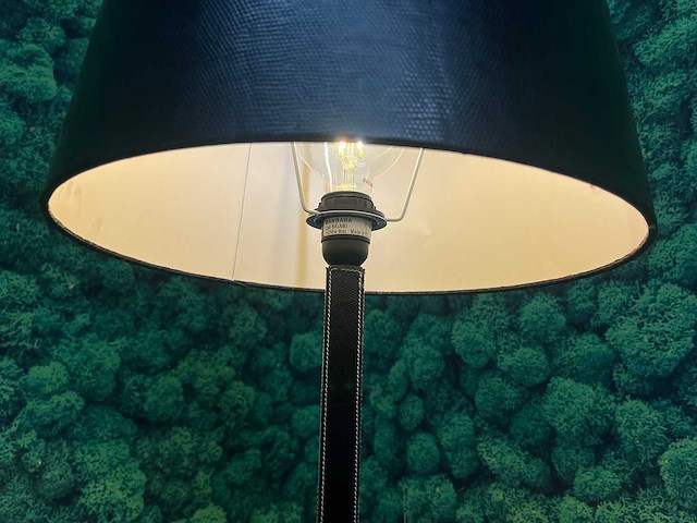Barbara balami - zwarte, kunstleren vloerlamp - afbeelding 7 van  10