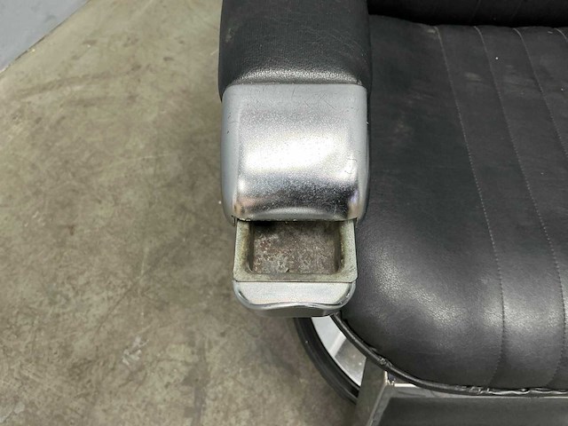 Barber pub - barber chair - afbeelding 2 van  13