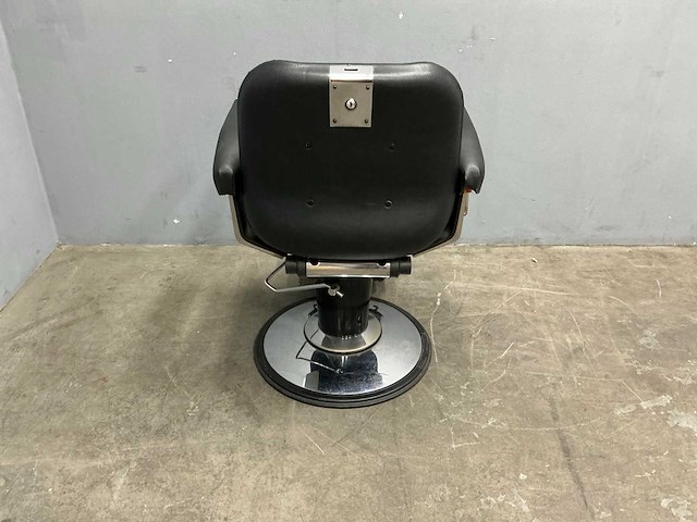 Barber pub - barber chair - afbeelding 5 van  13