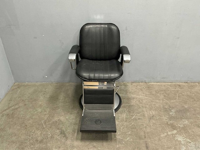 Barber pub - barber chair - afbeelding 6 van  13