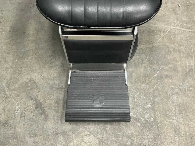 Barber pub barber chair - afbeelding 11 van  14