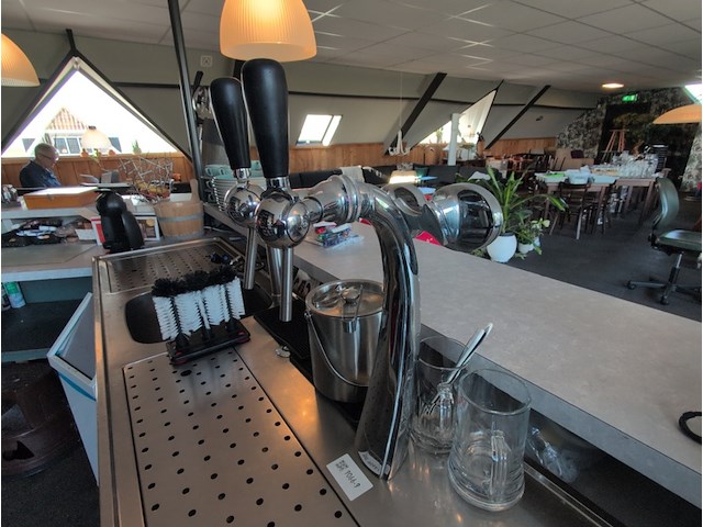 Barblad met dubbele tapbuffet en gootsteen - afbeelding 1 van  9