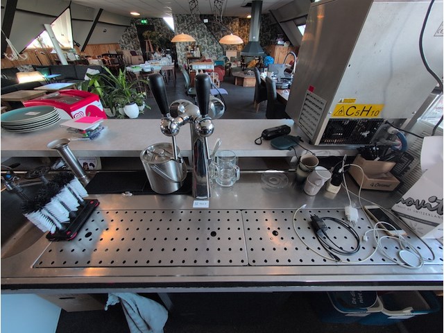 Barblad met dubbele tapbuffet en gootsteen - afbeelding 2 van  9