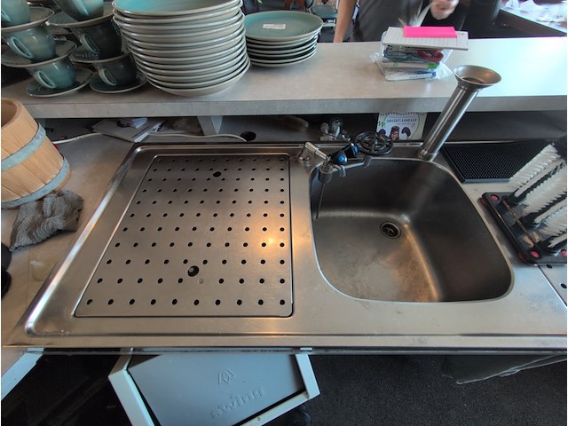 Barblad met dubbele tapbuffet en gootsteen - afbeelding 5 van  9