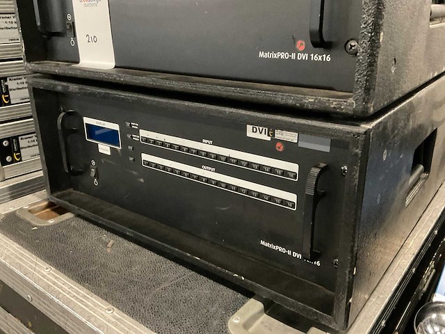 Barco matrixpro-ii dvi 16x16 dvi router (2x) - afbeelding 3 van  5