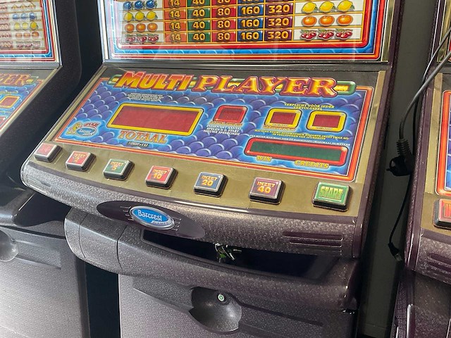 Barcrest multi player gokkast - afbeelding 3 van  6