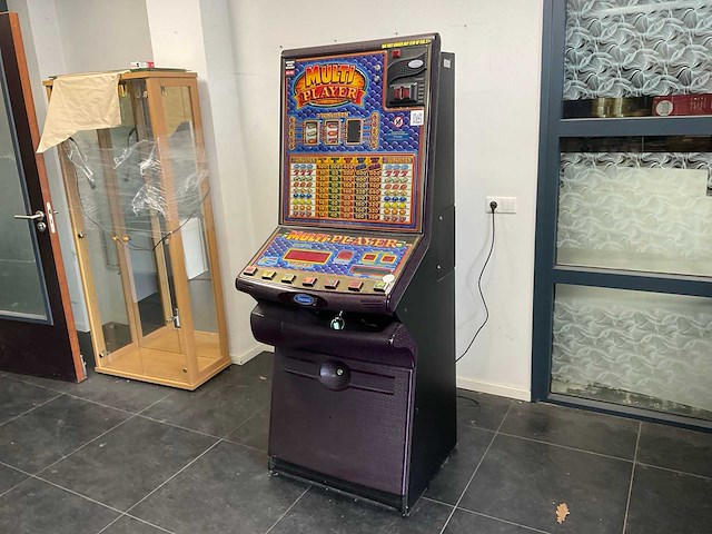 Barcrest multi player speelautomaat - afbeelding 1 van  7