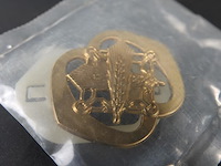 Baretembleem van de nederlandse koninklijke landmacht, specifiek voor de intendance of het regiment intendancetroepen. - afbeelding 3 van  5