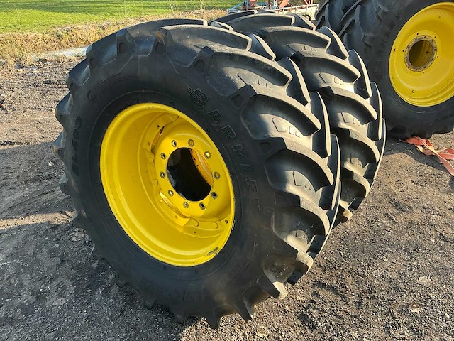 Barkley 540/65r28 band met velg (2x) - afbeelding 13 van  16
