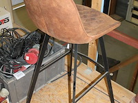 Barkruk met bruin gestoffeerde zitting en zwart metalen onderstel. afmeting 50 x 50 x 110 cm - afbeelding 3 van  3