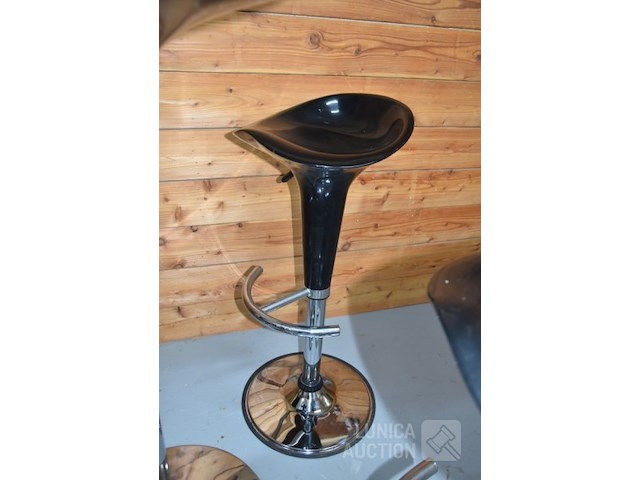 Barkrukken met tafel - afbeelding 2 van  4