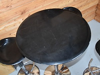 Barkrukken met tafel - afbeelding 4 van  4