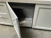 Barletti rechtopgestelde keuken met kastenwand composiet werkblad en smeg fornuis - afbeelding 13 van  14