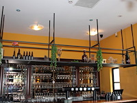 Barmeubel in boogopstelling bestaande uit barzijde met lengte 390 cm, tapinstallatie met 6 kranen, 2 fusten... - afbeelding 8 van  8