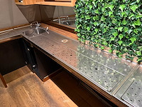 Barmeubel met groenwand - afbeelding 11 van  12