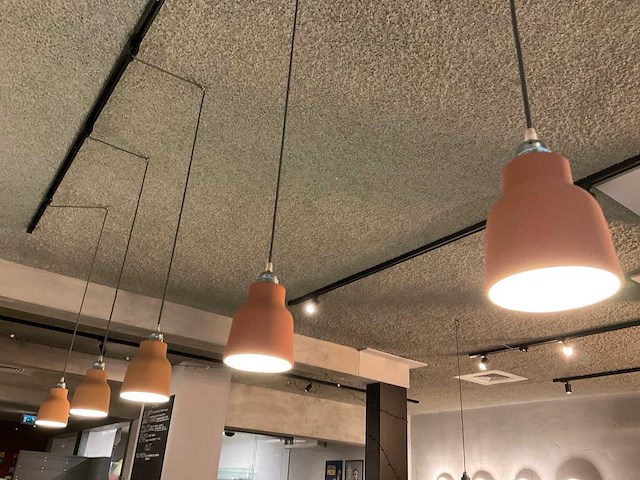 Barmeubel met hanglampen - afbeelding 3 van  12