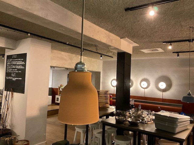 Barmeubel met hanglampen - afbeelding 4 van  12