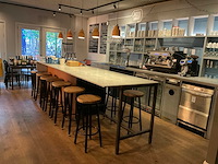 Barmeubel met hanglampen - afbeelding 1 van  12