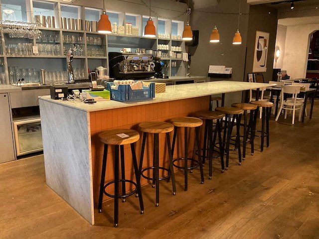 Barmeubel met hanglampen - afbeelding 5 van  12