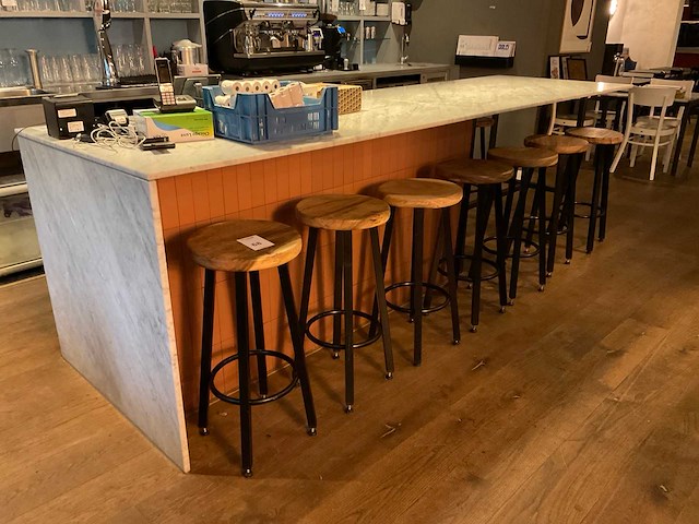 Barmeubel met hanglampen - afbeelding 6 van  12