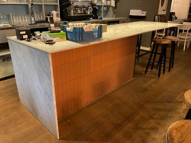 Barmeubel met hanglampen - afbeelding 7 van  12