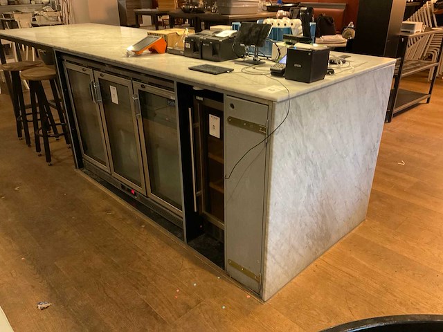 Barmeubel met hanglampen - afbeelding 8 van  12