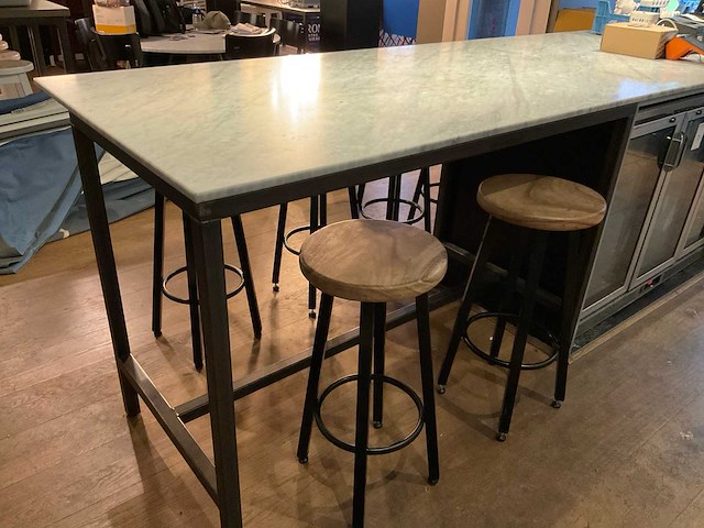 Barmeubel met hanglampen - afbeelding 10 van  12