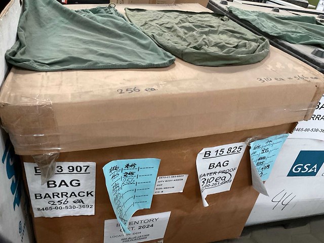 Barrack and waterproof bag (566x) - afbeelding 2 van  3