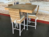 Bartafel 127x127x114 cm met 4 krukken - afbeelding 1 van  1